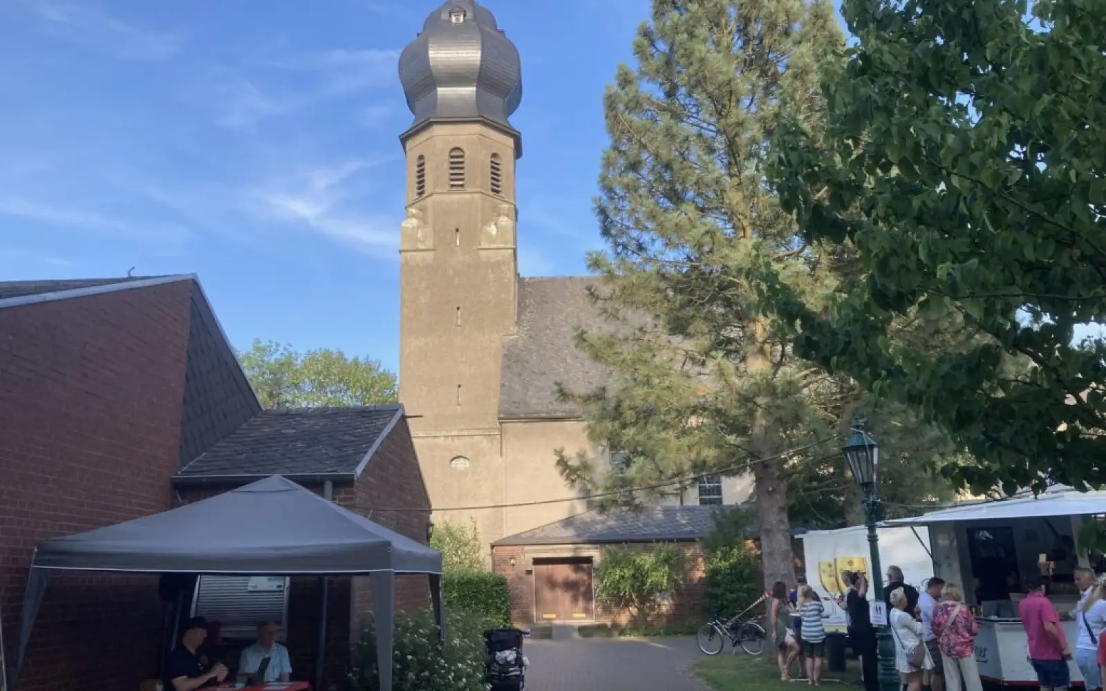 Gemeindefest und Sommerfest am Zwiebelturm imn Rahm haben ihren festen Platz in zahlreichen Kalendern. Foto: sam
