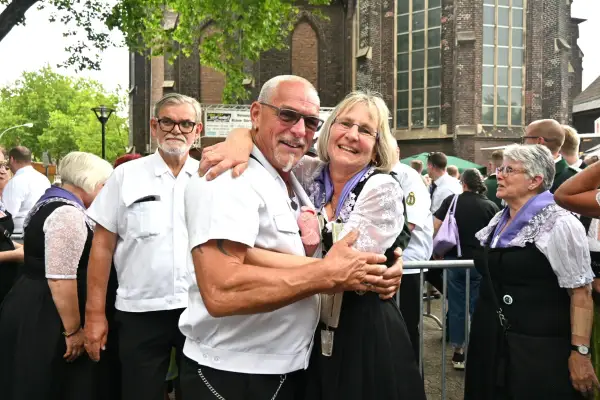 Erstmals in Buchholz: Königin und Prinzessin regieren