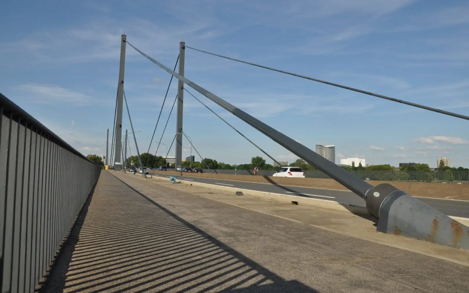 Theodor-Heuss-Brücke. Foto: EveryPicture / CC-BY-SA-3.0 (via Wikimedia Commons), CC BY-SA 3.0, Link