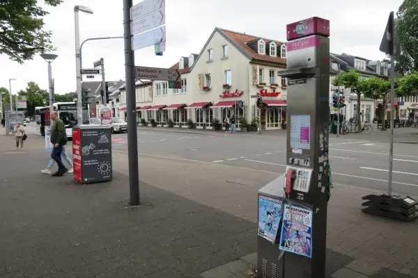 Müll und Schrott auf dem Klemensplatz