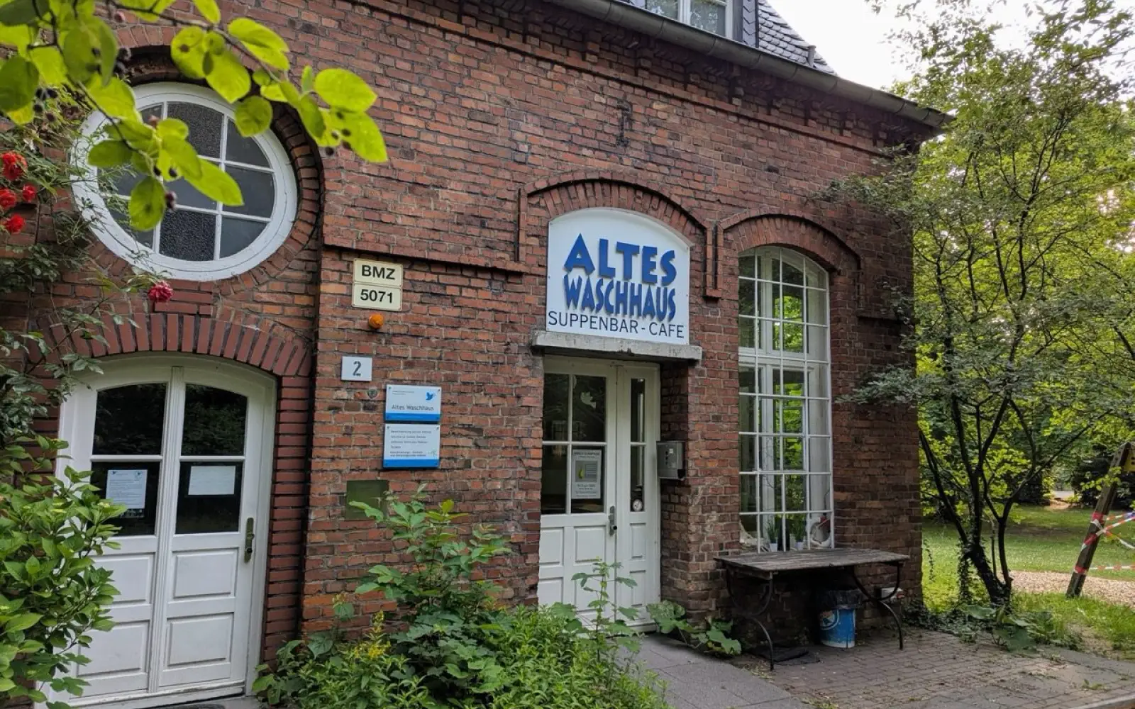 Das Alte Waschhaus in Düsseldorf-Kaiserswerth ist Veranstaltungsort der Ausstellung „Threads | Fine Lines“ von Merle Guenther. Foto: ah