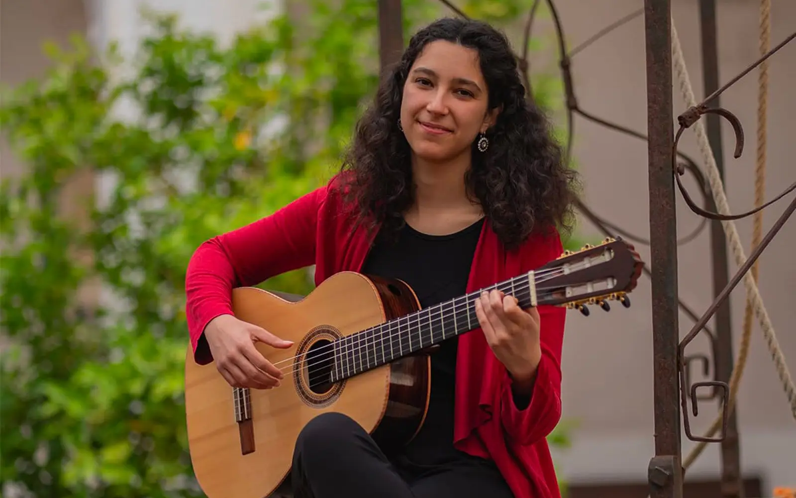 Die spanische Gitarristin Emma Campàs kehrt für ein Konzert in die Kirche St. Remigius in Wittlaer zurück. Foto: privat