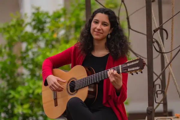 Emma Campàs bringt spanische Gitarrenklänge nach Wittlaer