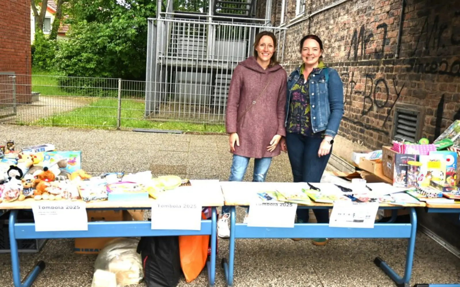 Nicht nur ein umfassendes Buffet war dank hilfsbereiter Eltern entstanden, sondern auch eine reich bestückte Tombola. Foto: sam
