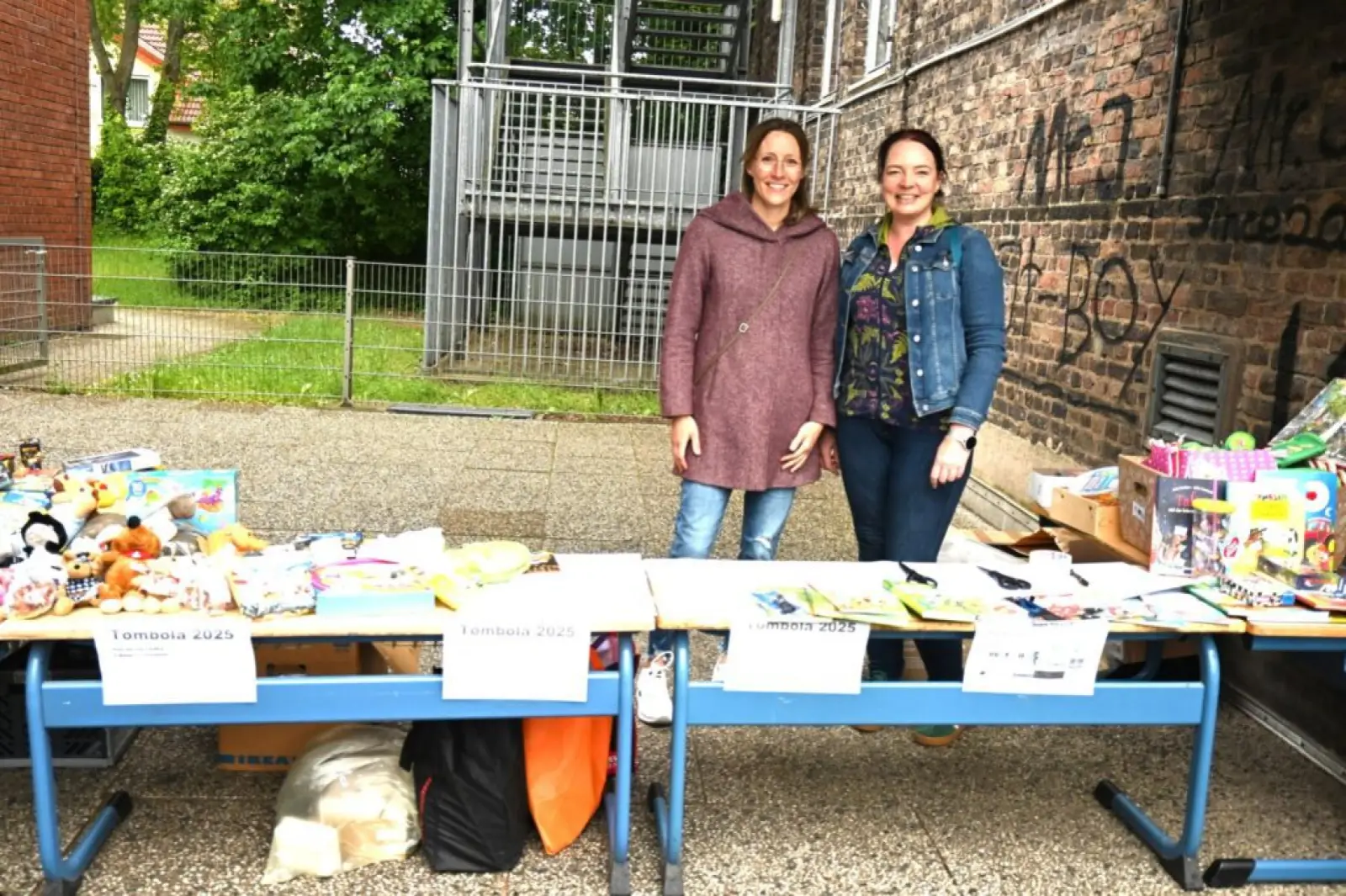 Nicht nur ein umfassendes Buffet war dank hilfsbereiter Eltern entstanden, sondern auch eine reich bestückte Tombola. Foto: sam