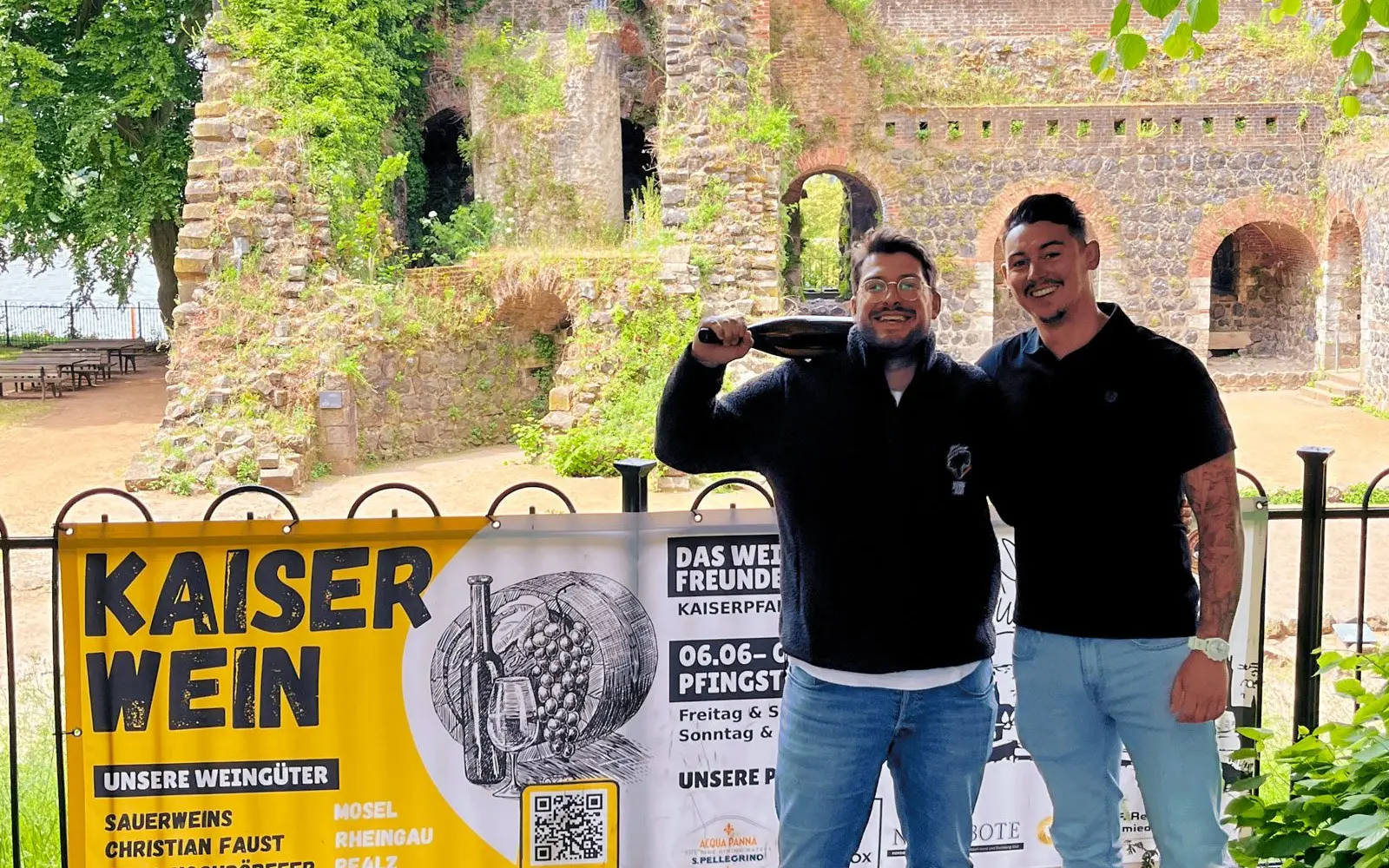 Organisator Serge Przybyl und Kalli Hermann (von links) freuen sich auf ein genussvolles Weinfest. Foto: privat