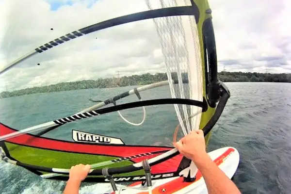 Windsurfkurse und Sommerferienbetreuung am Angermunder See