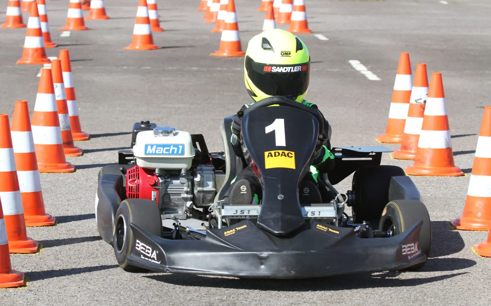 Jonas Bohrer vom AMC Duisburg liegt aktuell an der Spitze der NLS Kart Slalom Meisterschaft 2025. Foto: TSP – Motorracetime.de