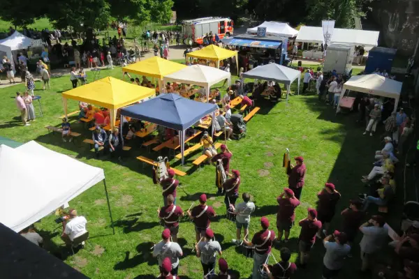 Zünftiges Brückenfest in Kaiserswerth