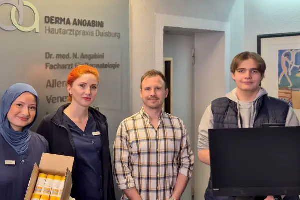 Hautarztpraxis spendet PCs an Erich-Kästner-Gesamtschule
