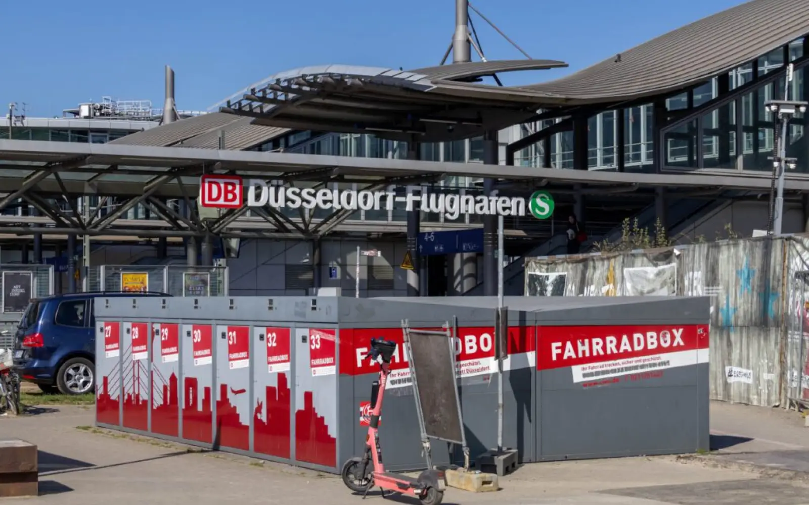 Am Fernbahnhof des Flughafens entsteht mit dem Projekt „DUSconnect“ ein neuer Mobilitätsknoten für Straße, Schiene und Luftverkehr. Foto: ah