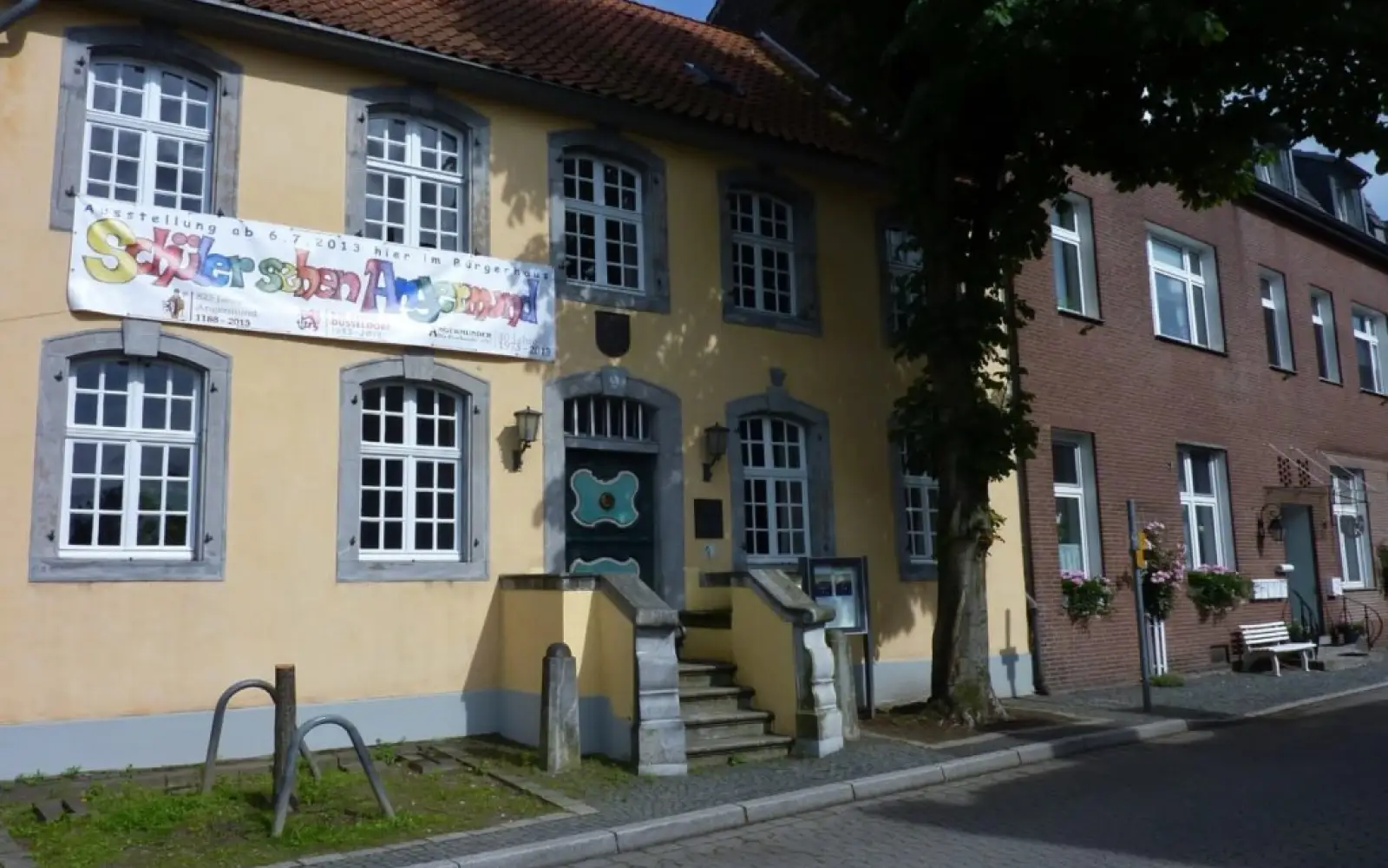 2013: Im Jubiläumsjahr 835 Jahre Angermund war die Ersatzpflanzung bereits wieder eingegangen.