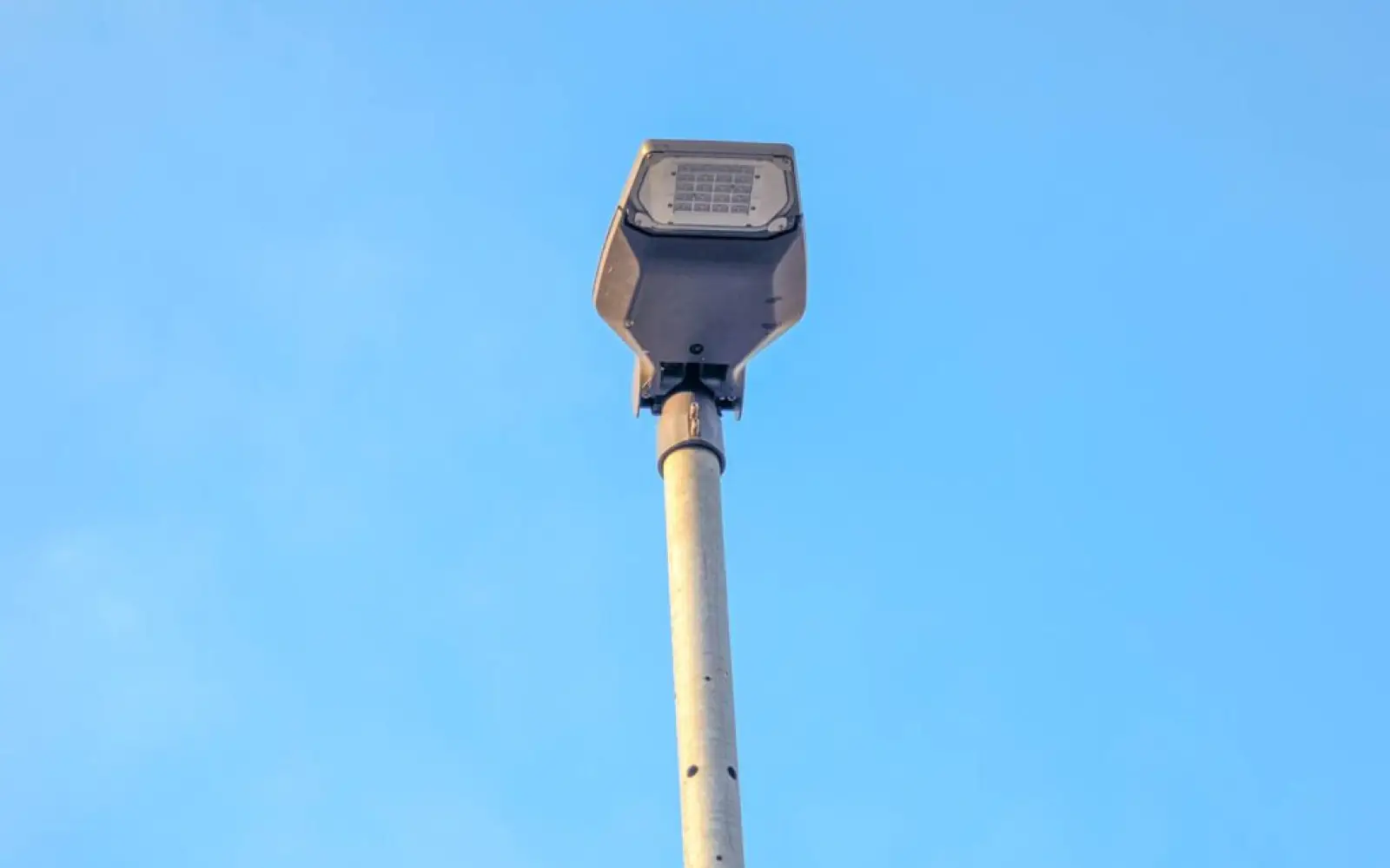 Die Leuchten strahlen gemäß den Vorgaben des Bundesnaturschutzgesetzes ausschließlich nach unten und reduzieren so die Lichtverschmutzung. Foto: ah