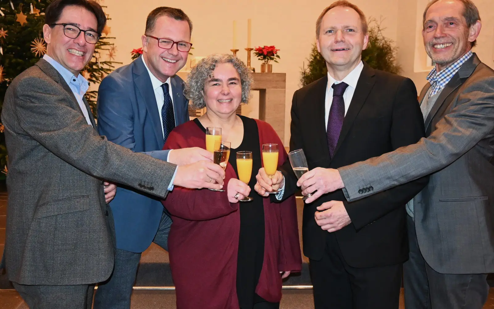 Seit Anfang des Jahres wirkt Pfarrer Rainer Kaspers (zweiter von links) nicht mehr in Duisburg. Bis ein Nachfolger gefunden ist, übernimmt das Team seine Aufgaben (von links): Pfarrer Bodo Kaiser, Jugendpastorin Ulrike Kobbe, Pfarrer Ernst-Albrecht Schmidt und Prädikant Wolfgang Böhme. Archivfoto: sam