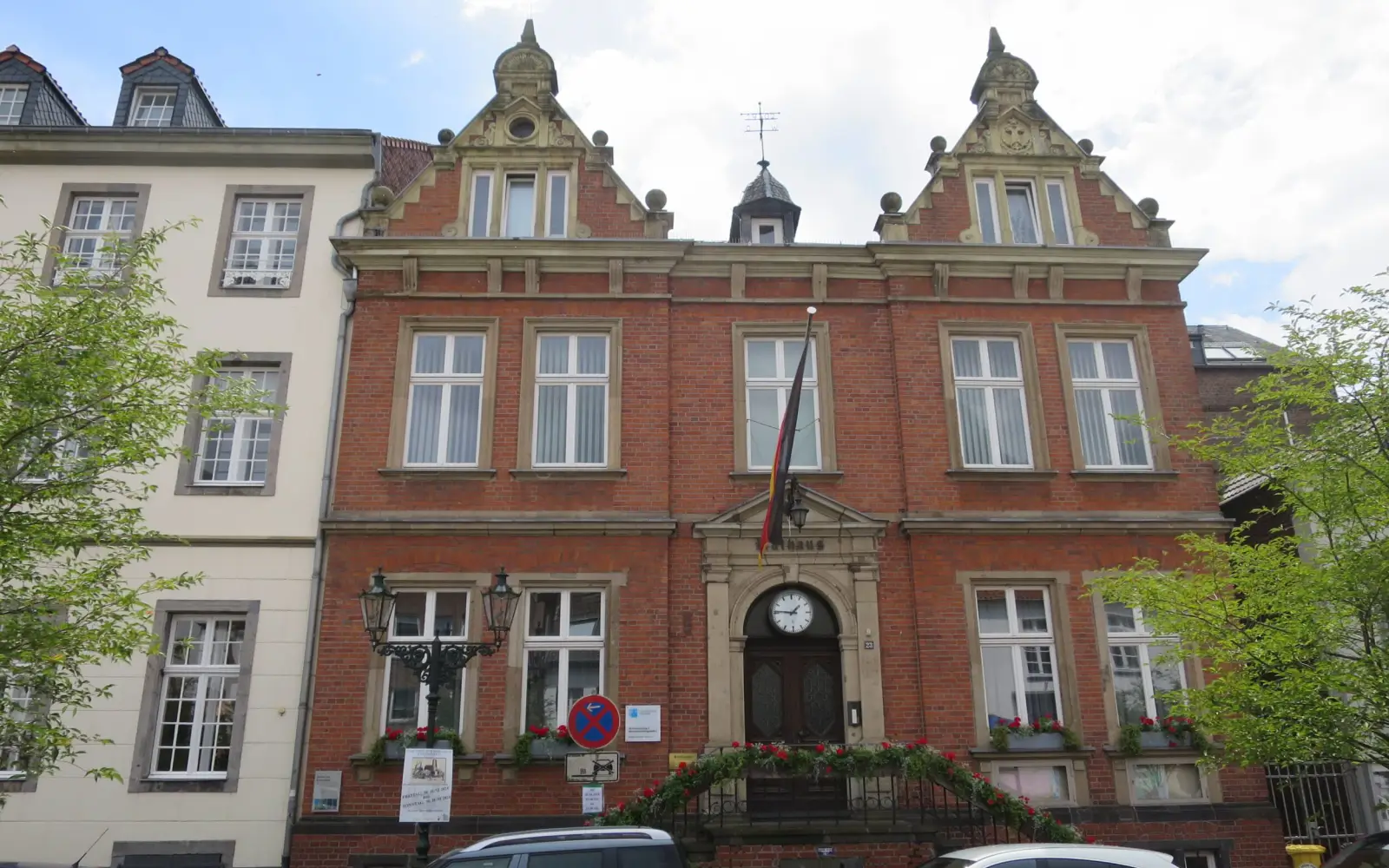Das Kaiserswerther Rathaus ist seit 1975 wieder das lokalpolitische Zentrum im Düsseldorfer Norden. Foto: hs