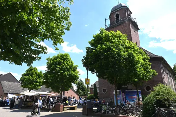 Kirche bleibt im Dorf – Bistum Essen lobt Konstrukt in Serm