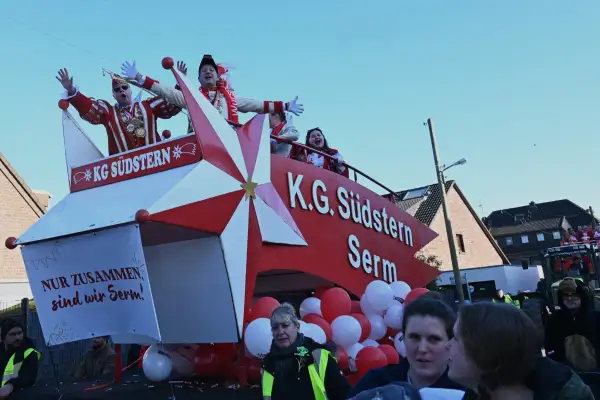 Tausende Zuschauer feierten fröhlich Karneval auf dem Südstern