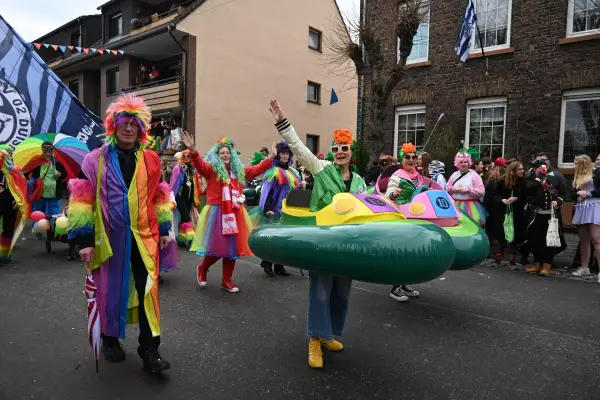 Karnevalszug auf dem Sermer Südstern am Sonntag wird länger