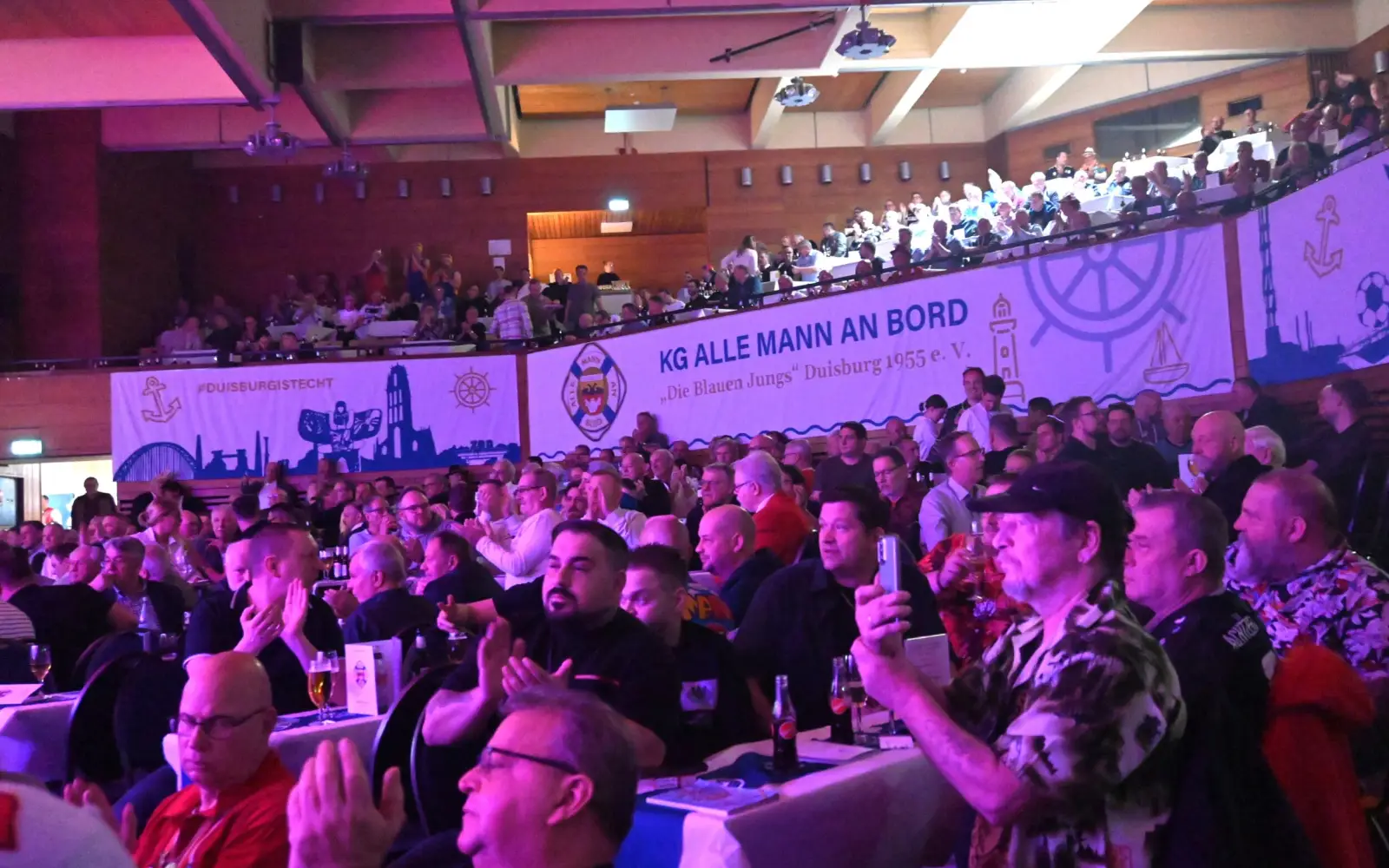 500 Männer genossen die Herrensitzung in Huckingen. Foto: sam
