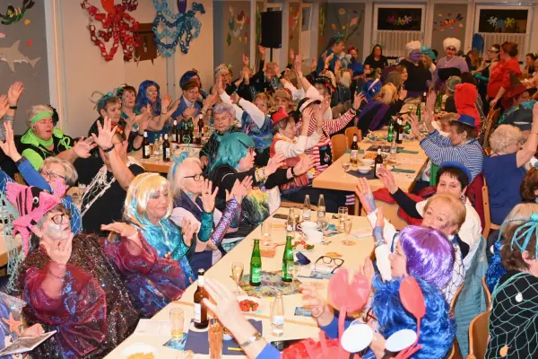 Karneval made in Serm: 150 Frauen feiern ausgelassen bei der kfd