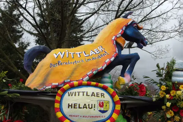 Ein kleiner, aber kreativer Rosenmontagszug in Wittlaer