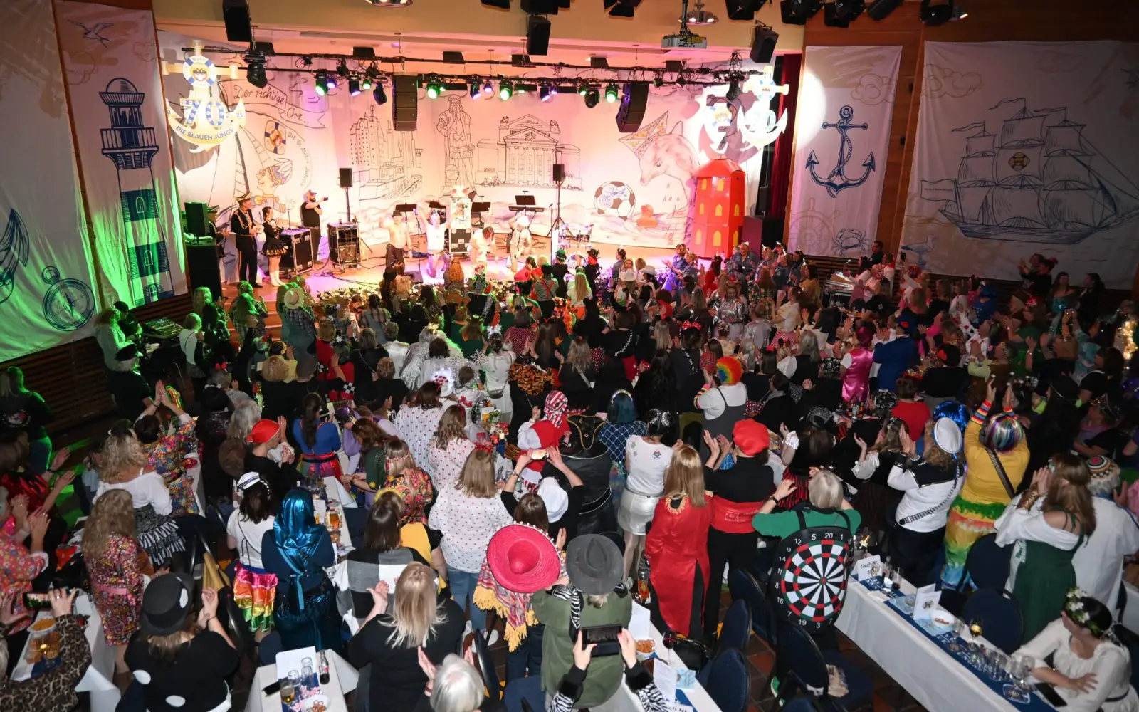500 Frauen brachten die Aula im Mannesmann-Gymnasium in Huckingen zum Beben! Foto: sam