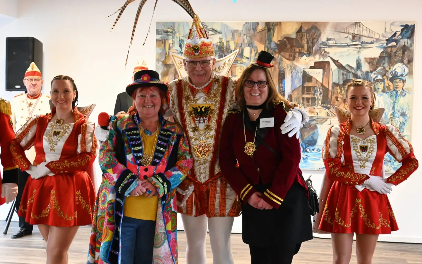 Hohen Besuch hatten Bezirksbürgermeisterin Beate Lieske (links) und Julia Kirschbaum in der Bezirksverwaltungsstelle Süd: Sie empfingen unter anderem Stadtprinz Holger II. Foto: sam