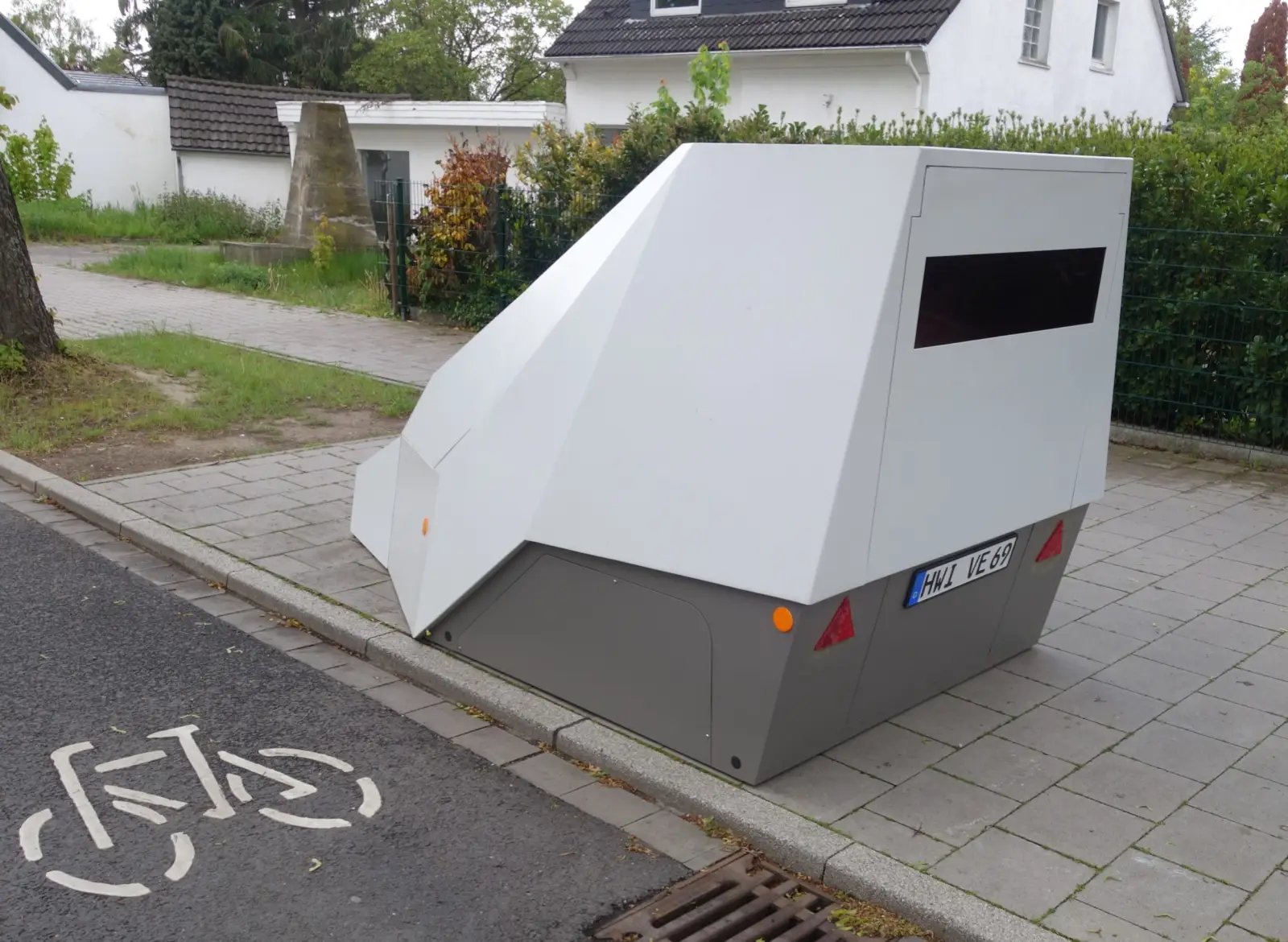 Mobiler Anhängerblitzer in Düsseldorf. Foto: Kürschner, Public domain, via Wikimedia Commons