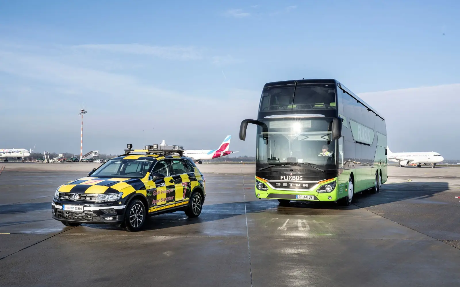 Auf die Start- und Landebahn fährt der FlixBus natürlich nicht, sondern die Haltestelle befindet sich auf der Ankunftsebene. Foto: Flughafen Düsseldorf GmbH