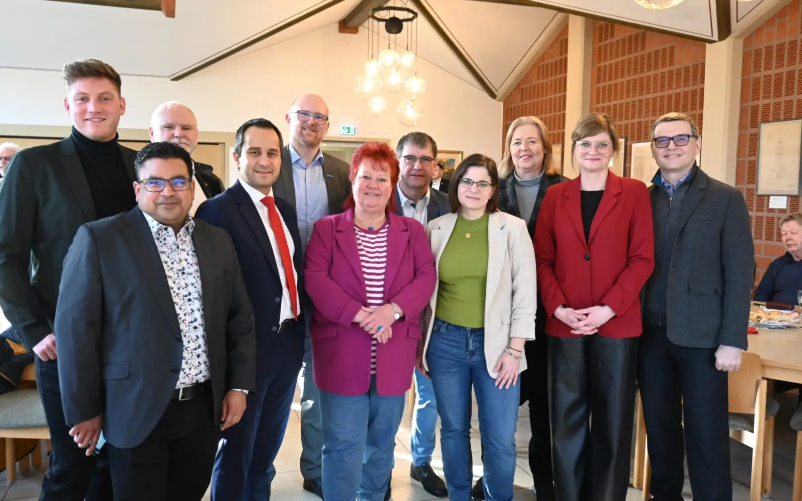 Beim Neujahrsempfang des SPD-Ortsvereins Großenbaum/Rahm (von links): Jannik Neuhaus, Daniel Rosenbach, Uwe Ernst, Mahmut Özdemir, Sören Link, Beate Lieske, Uwe Linsen, Jacqueline Dederichs, Bärbel Bas, Sarah Philipp und Nordbote-Herausgeber Alexander Hartmann. Foto: sam