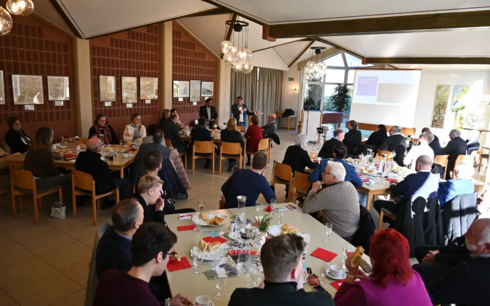 Ernste Themen in netter Atmosphäre standen im Pfarrheim in Rahm im Mittelpunkt. Foto: ah
