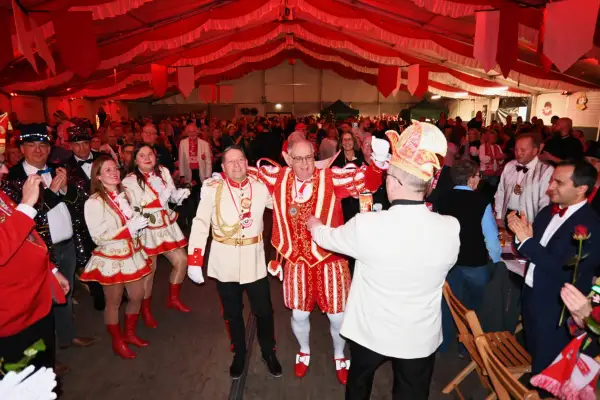 Neue Tollität auf dem Sermer Südstern: Prinz Michael II. mit Hofmarschall Stefan