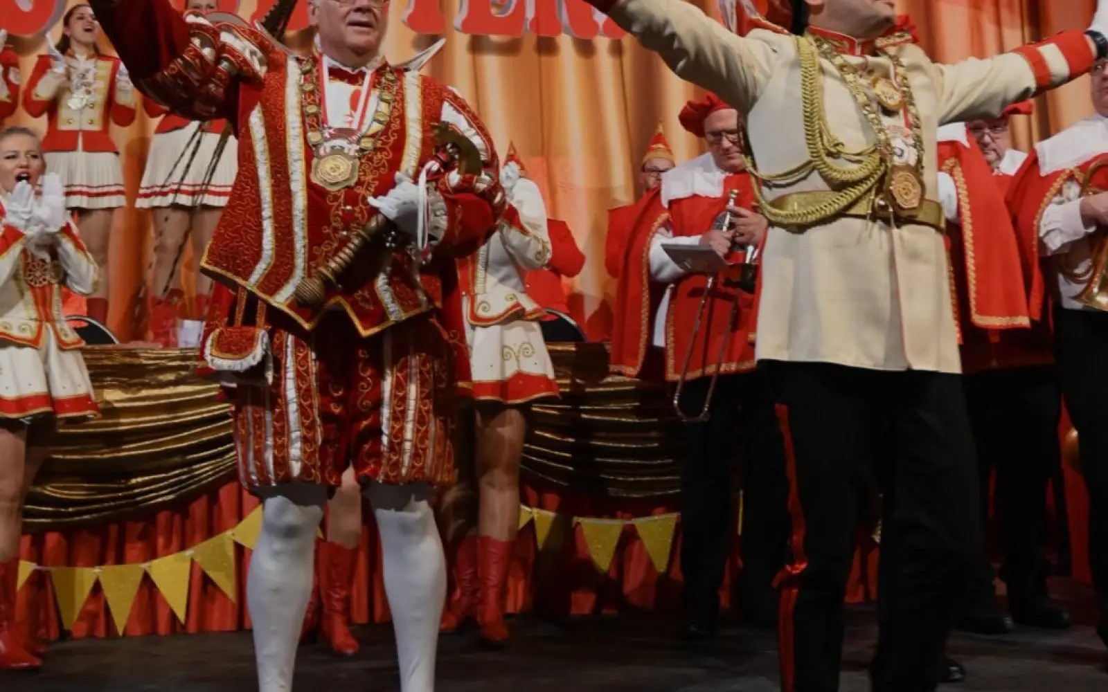 Nach siebenjähriger Wartezeit standen sie endlich zusammen auf der Bühne: Prinz Michael II. und Hofmarschall Stefan. Foto: sam
