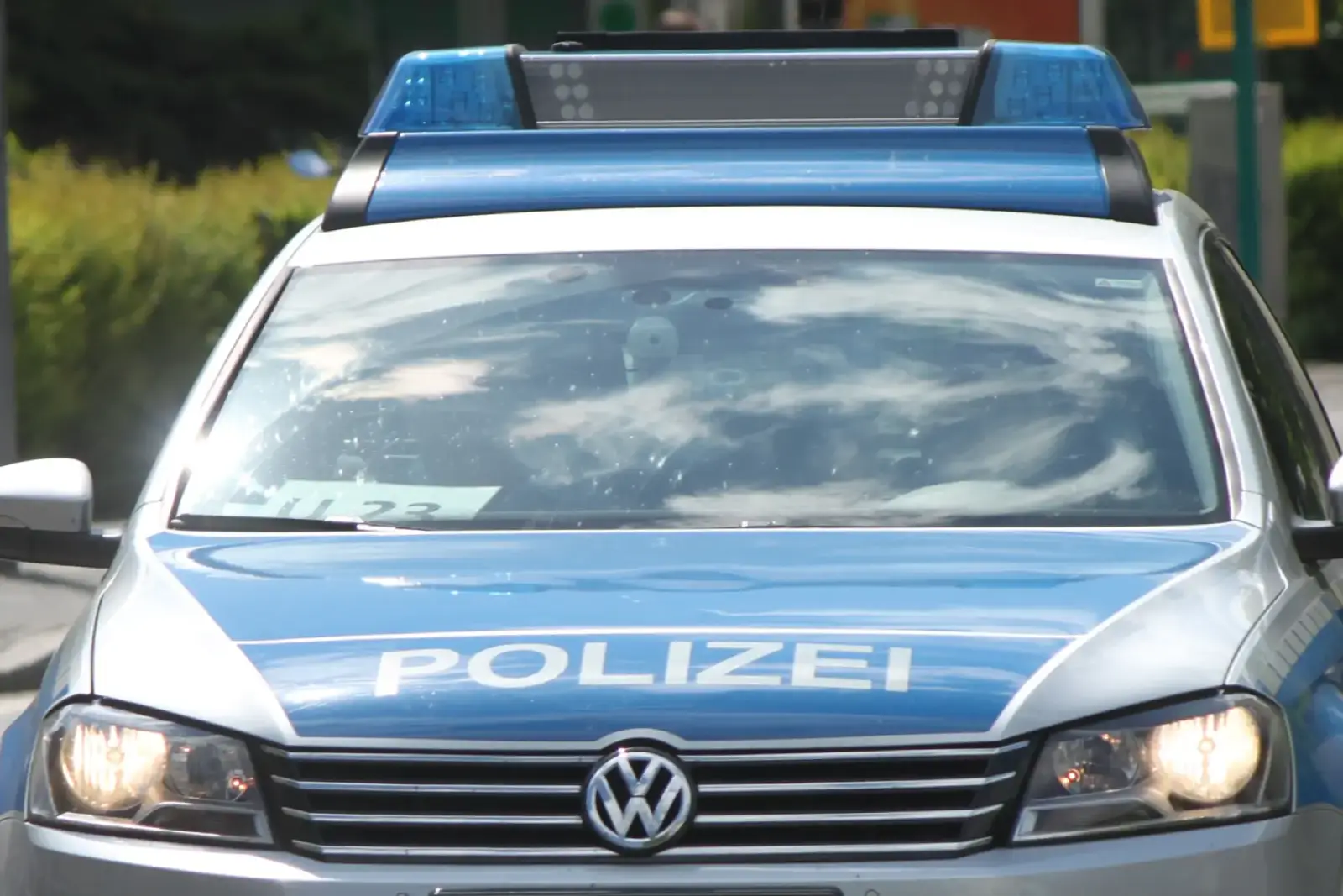 In Großenbaum haben sich zwei Trickdiebe als Mitarbeiter der Stadtwerke ausgegeben und einen Senior bestohlen. Die Polizei sucht Zeugen und warnt vor der Masche. (Symbolbild) Foto: ah