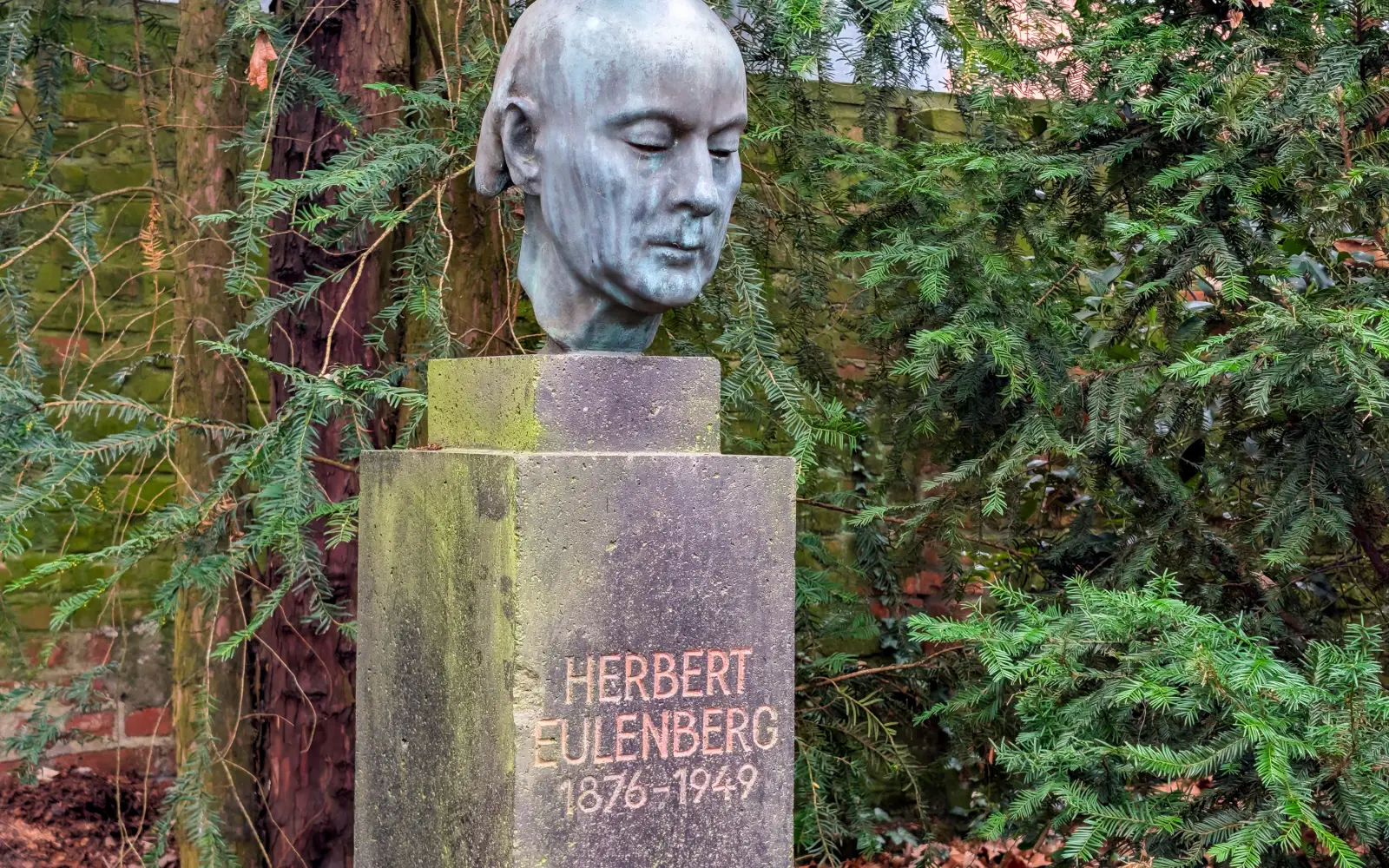 Die Büste von Herbert Eulenberg an der Burgallee. Foto: ah