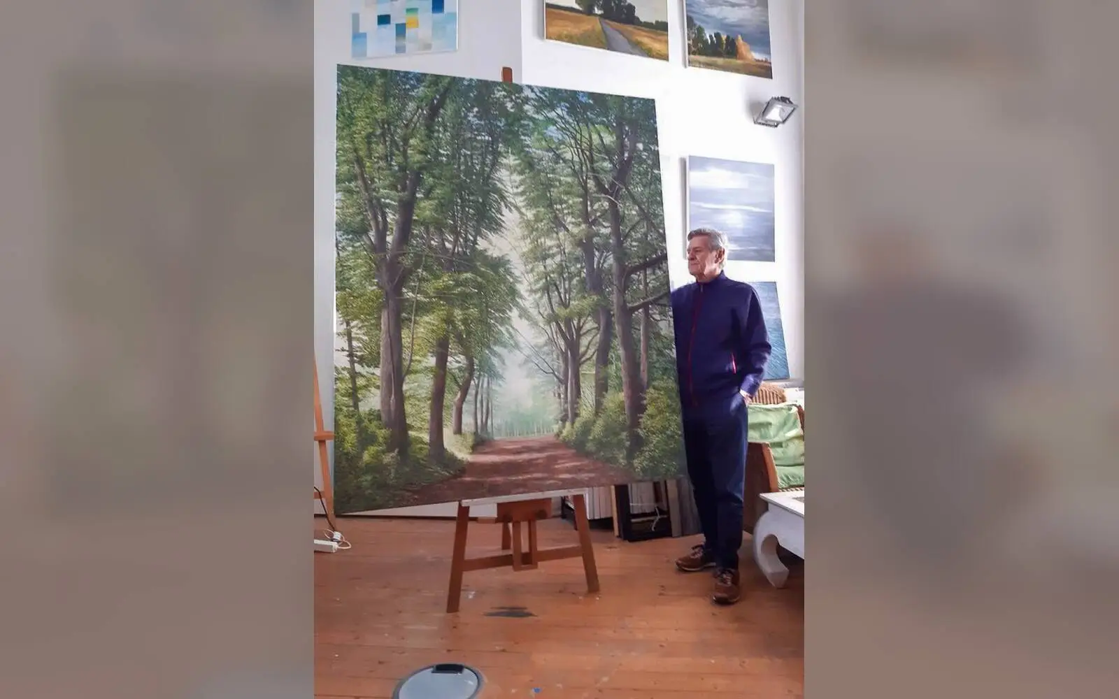 Der Künstler Richard Caston blickt in seinem Atelier auf eine 70-jährige Schaffensphase zurück. Foto: privat