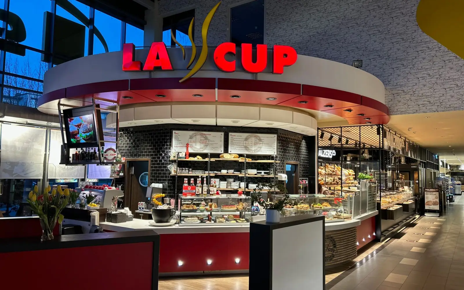 Das Café Bistro La Cup im E-Center Angerbogen feiert am 21. März sein 20-jähriges Bestehen. Foto:privat