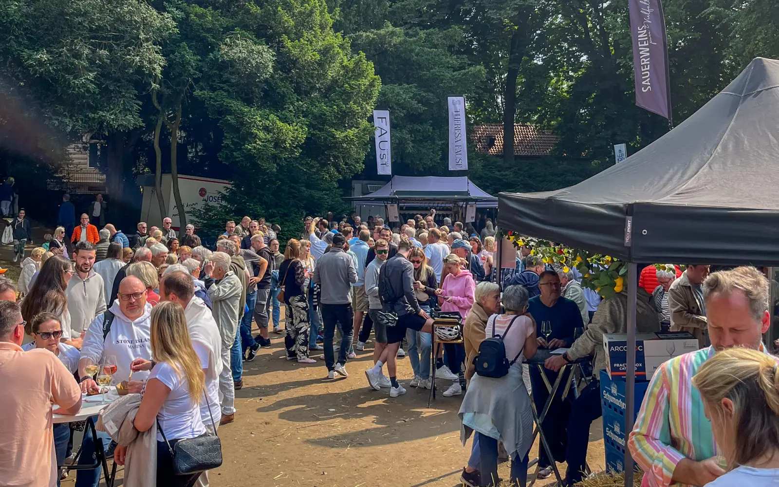 „KaiserWein“ in der Kaiserpfalz Kaiserswerth: Weinfest zu Pfingsten