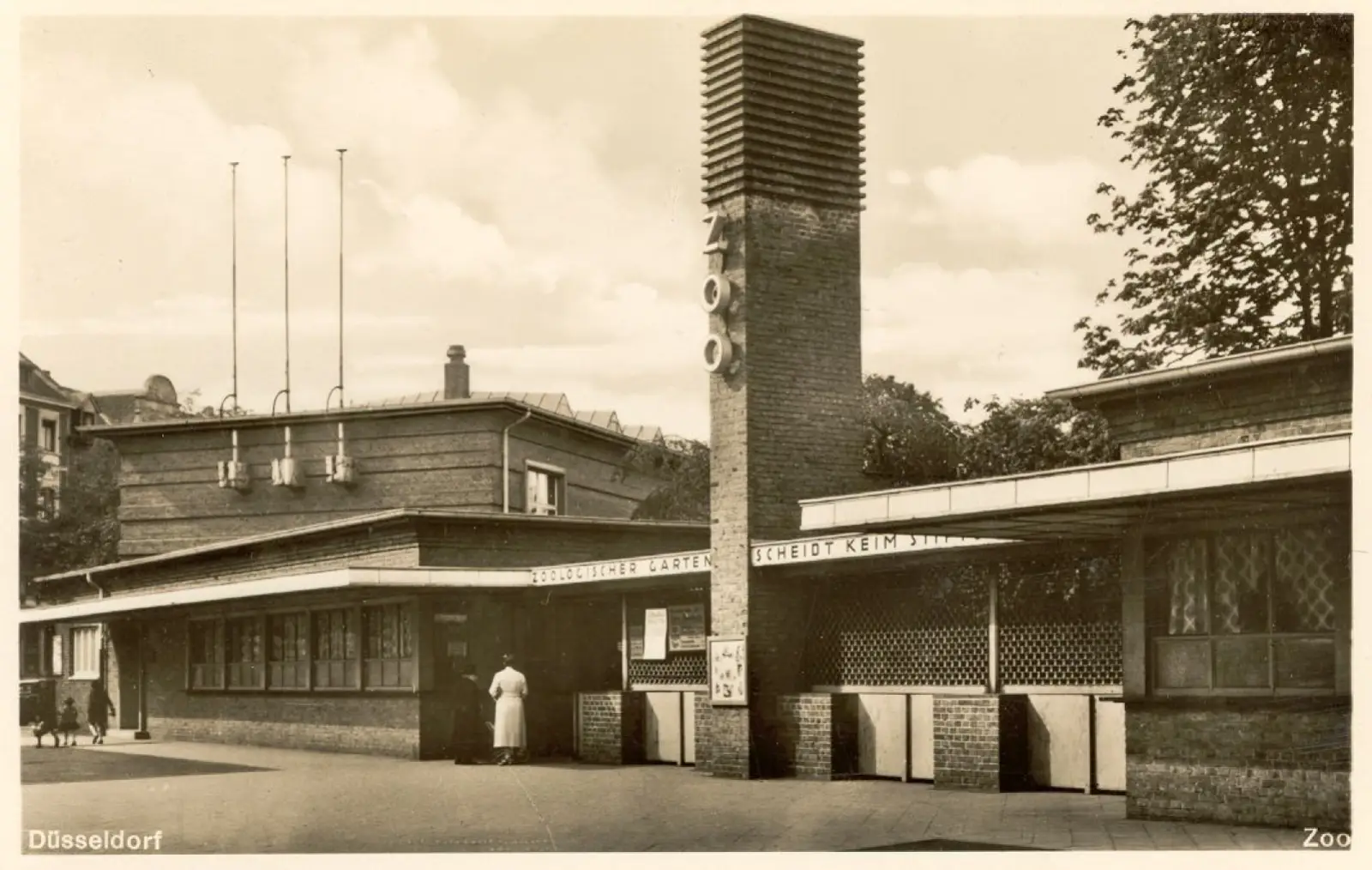 Der Eingang des Zoologischen Gartens Düsseldorf an der Brehmstraße – das Gelände wurde im Zweiten Weltkrieg vollständig zerstört. Archivfoto: Aquazoo Düsseldorf