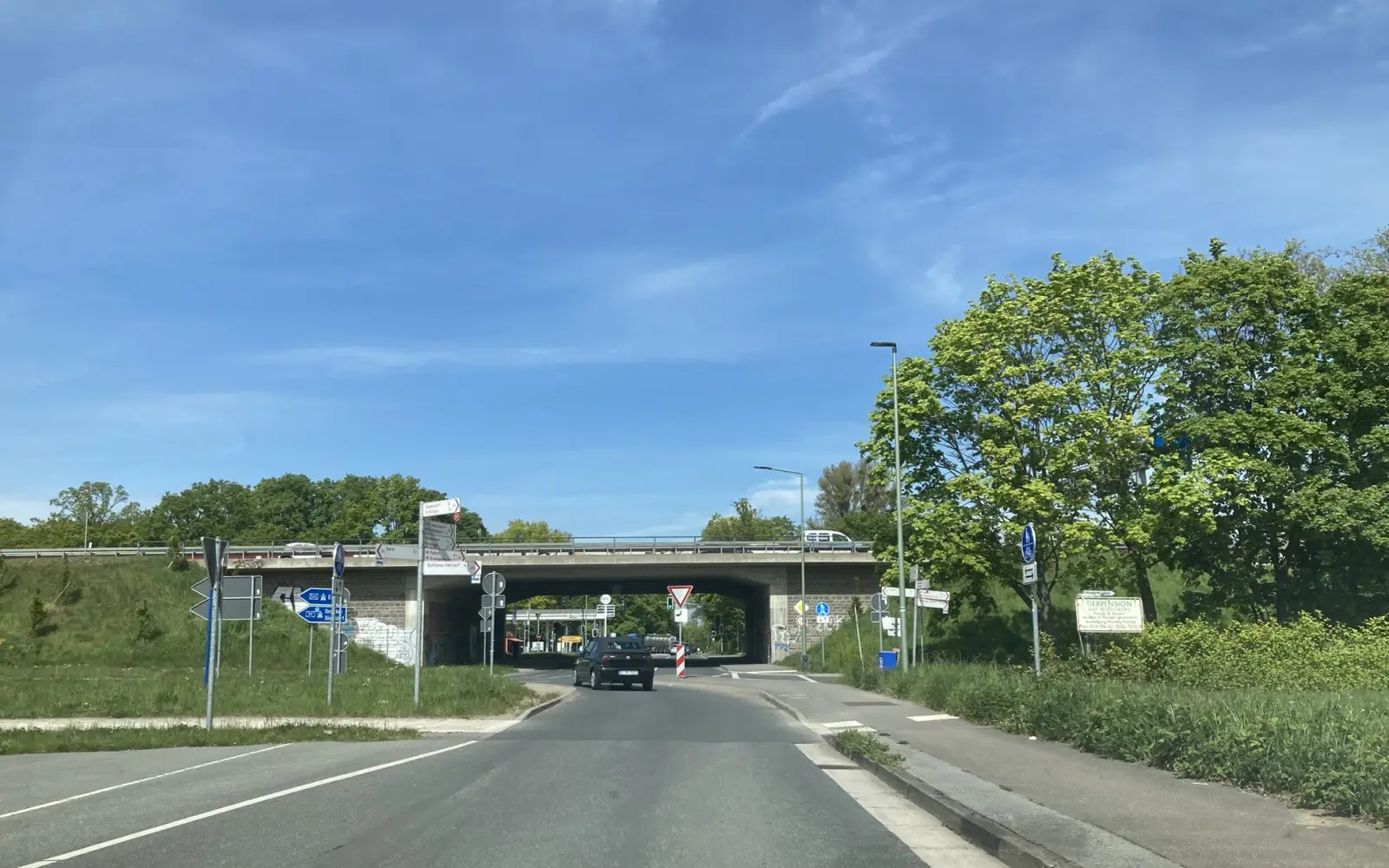 Die B 8alt soll zurück gebaut werden. Nach derzeitiger Planung, so die Autobahn GmbH soll der Start im Bereich der Anschlussstelle Huckingen (A524) und des Apfelparadieses erfolgen. Foto: sam