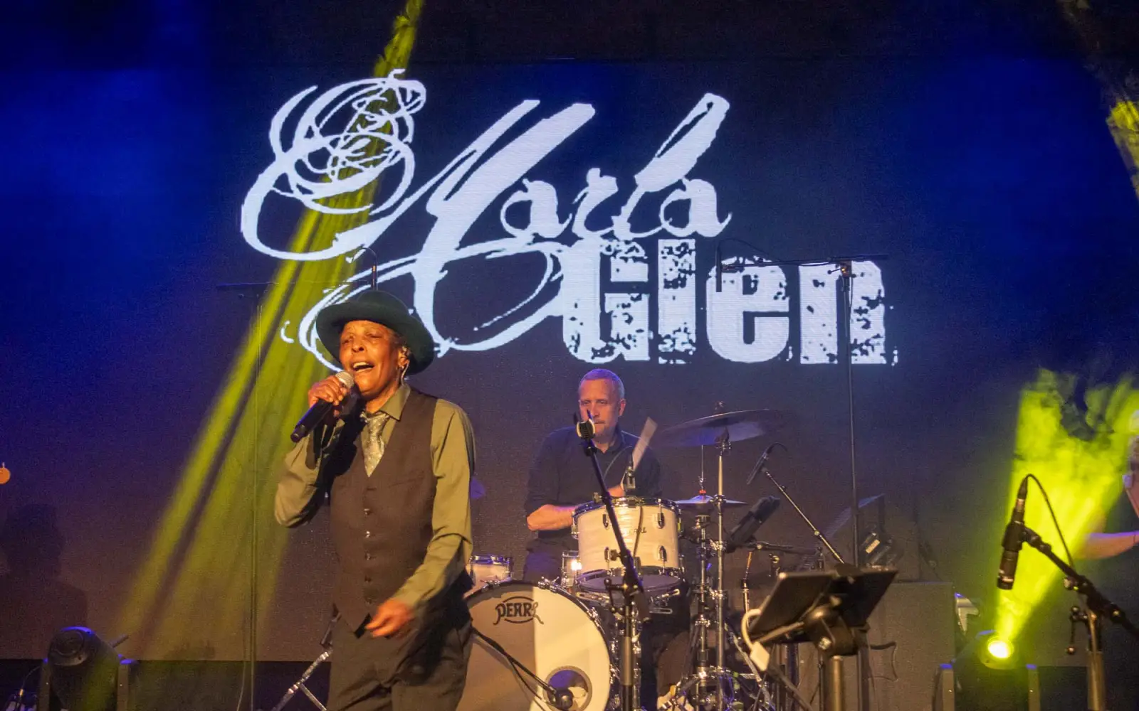 Marla Glen spielte eine Mischung aus Blues, Soul und Jazz im Steinhof Huckingen. Foto: ah