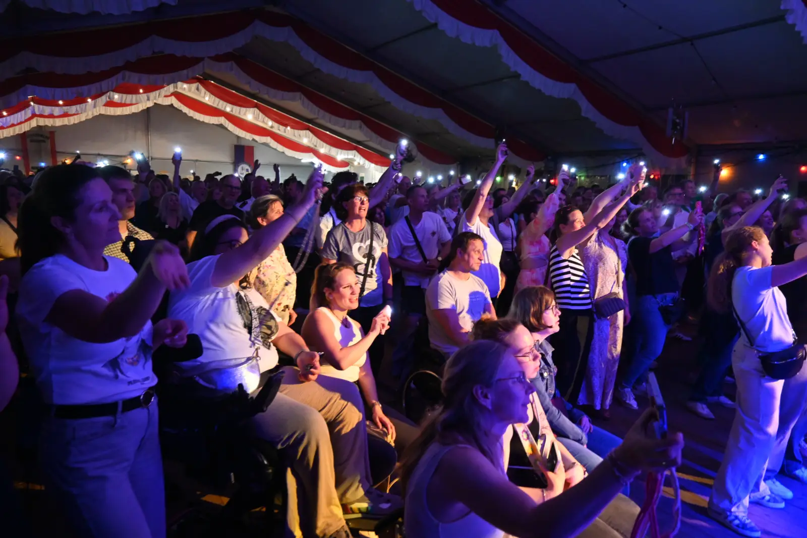 Das Publikum feierte ausgelassen beim Konzert der Räuber. Foto: sam
