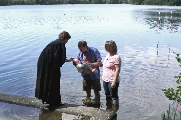 Pfingstmontag: Taufgottesdienst am Wambachsee