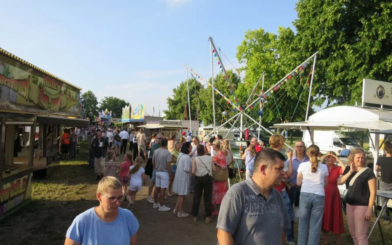 Kirmesbetrieb in Kalkum. Foto: hs