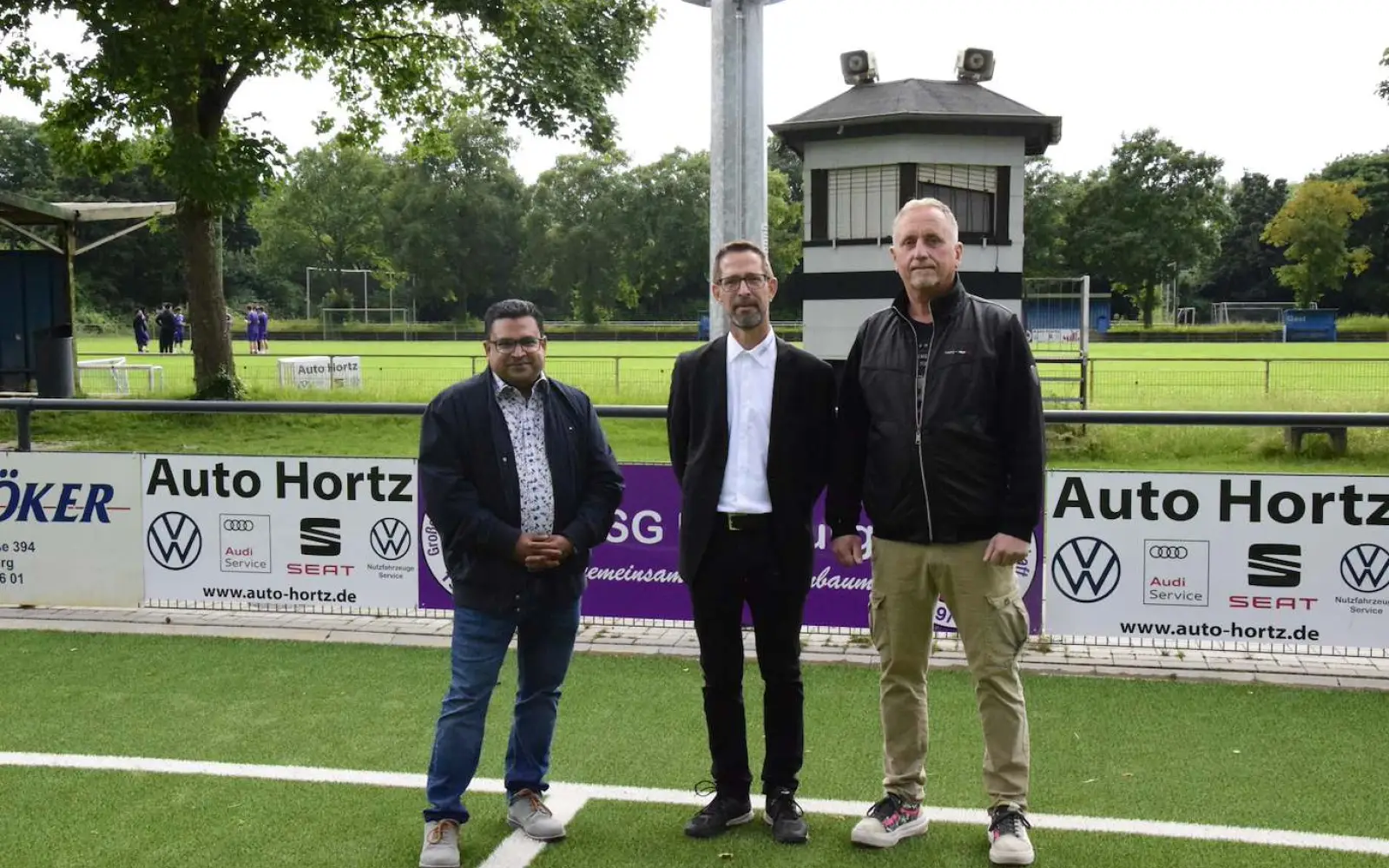 Der GSG-Duisburg-Vorstand eröffnete den Platz (von links): Daniel Rosenbach, Ralf Bensberg und Thomas Milles. Foto: dav