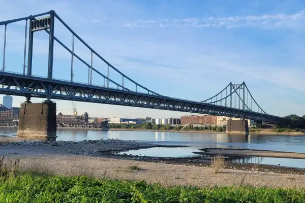 Sonderprüfung übers Wochenende – Rheinbrücke nur einspurig befahrbar