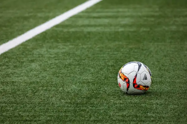 Neue Investition für den Sport: Lohausen erhält zusätzlichen Kunstrasenplatz