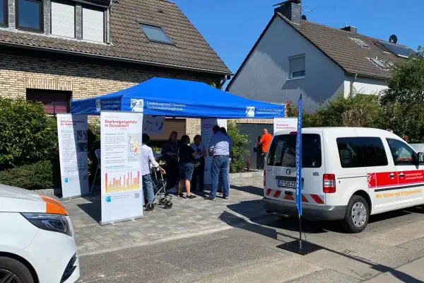 Starkregenrisiko im Fokus: SEBD informiert auf Düsseldorfer Wochenmärkten