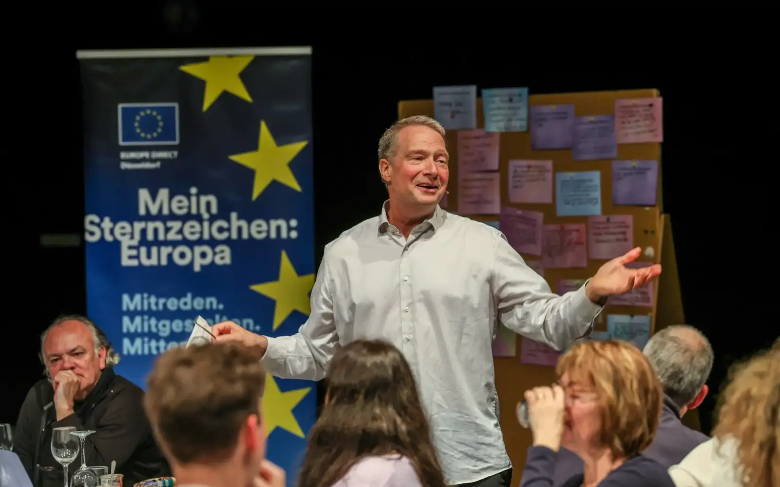 Rund 90 Bürgerinnen und Bürger nahmen an der Veranstaltung im Jungen Schauspiel teil, Foto: Melanie Zanin