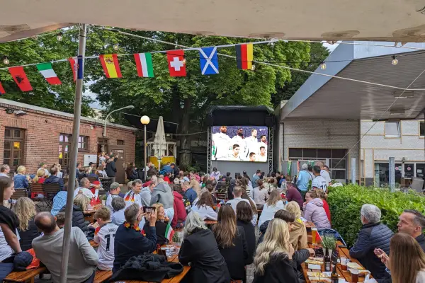 EM Rudelgucken und mehr: Mega Events in der Schlossallee 1